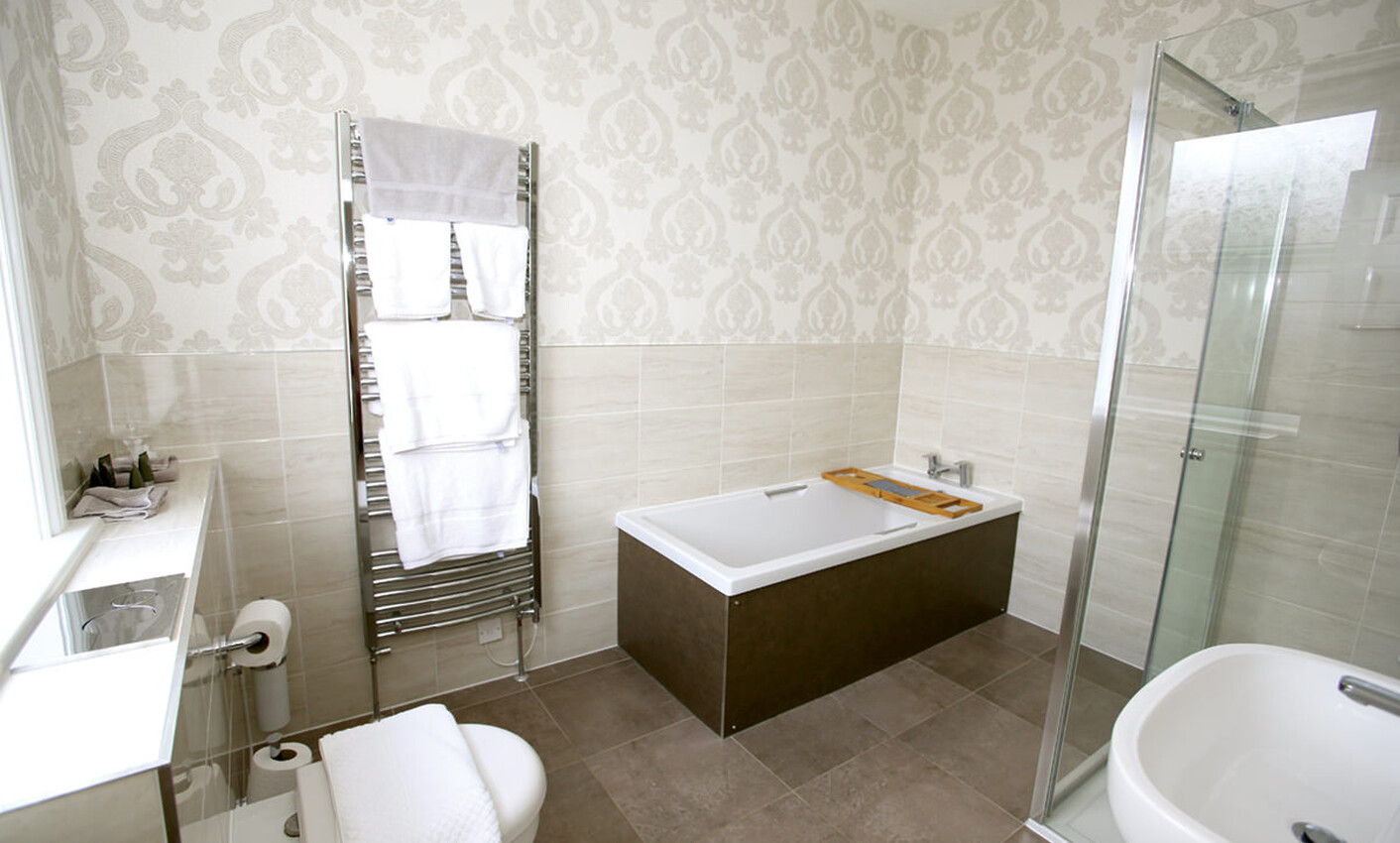 Room 1 - Large ensuite with seperate bathtub and walk-in shower